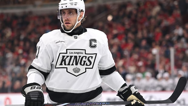>-kings’-kopitar-wins-his-3rd-lady-byng-trophy,-beating-lightning’s-point,-golden-knights’-eichel