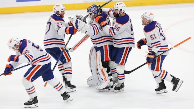 >-calvin-pickard-steps-up-again,-oilers-tie-stanley-cup-final-with-game-4-ot-win