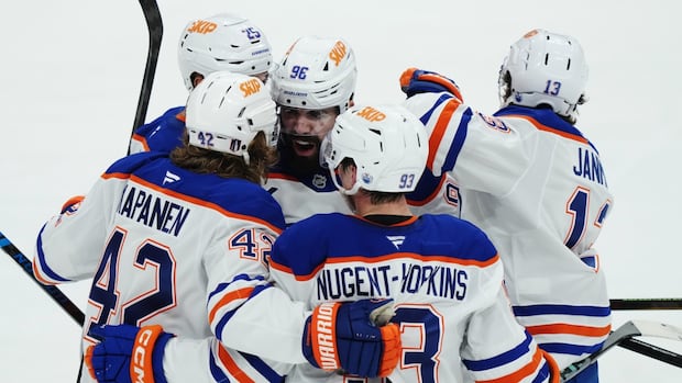 >-panthers-visit-the-oilers-in-game-5-of-the-stanley-cup-final-with-the-series-tied