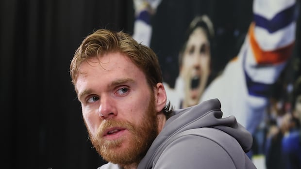 >-connor-mcdavid-won’t-rush-contract-extension,-says-winning-is-top-priority-for-oilers-superstar