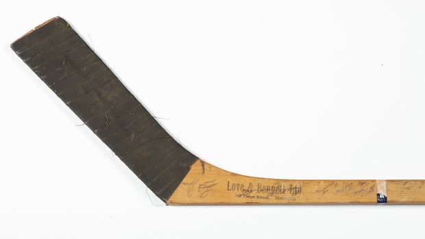 >-hockey-stick-owned-by-toronto-maple-leafs-legend-bill-barilko-hits-auction-block