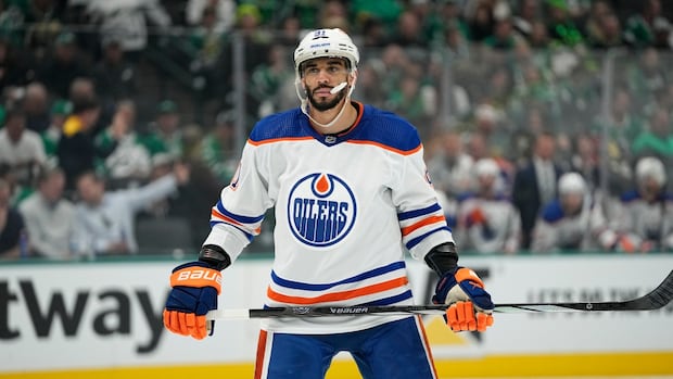 >-nhl-winger-evander-kane-says-he’s-moving-from-edmonton-oilers-to-vancouver-canucks