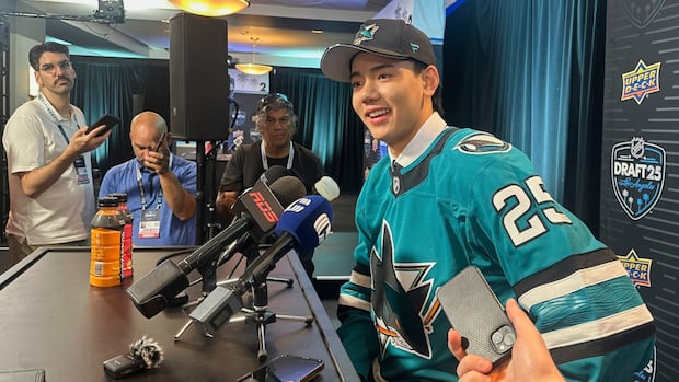 >-simon-wang-makes-history-as-highest-drafted-chinese-player-in-nhl