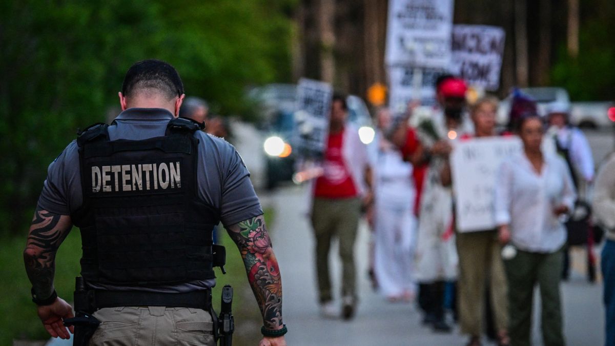 Canadian man dies in ICE custody