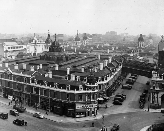 London Museum welcomes return of Smithfield stores and bars parade