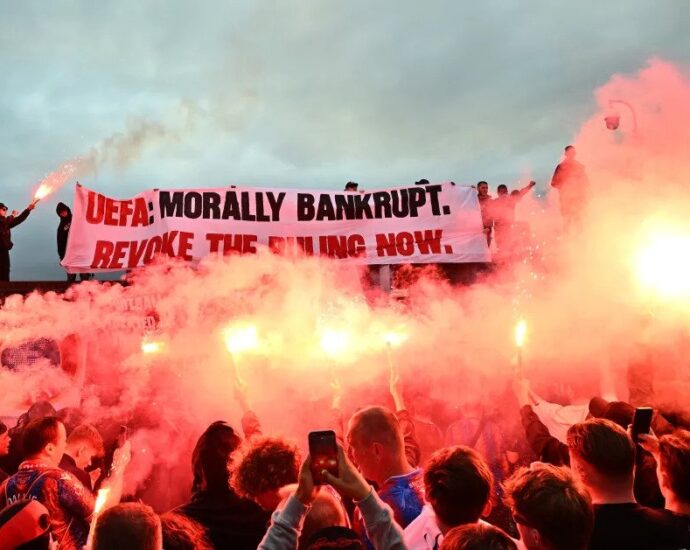 Crystal Palace fans march in express at Europa League relegation