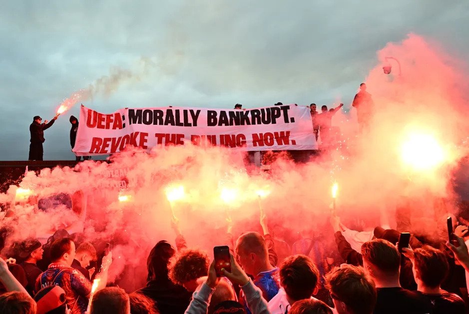Crystal Palace fans march in express at Europa League relegation