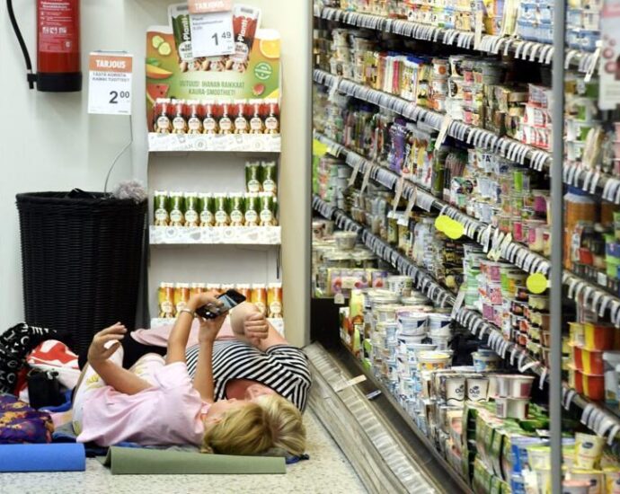 Surprising Nordic heatwave catches vacationers off guard