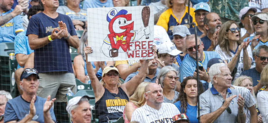 milwaukee-chain-offers-free-burgers-after-brewers-win-12-straight