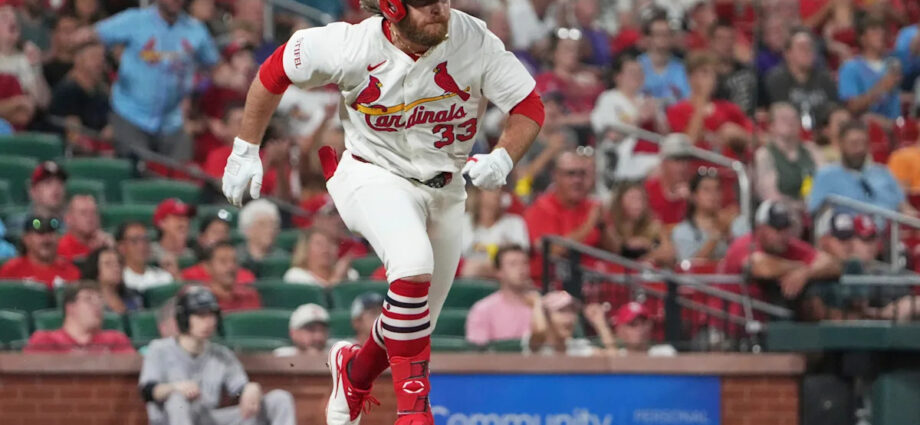 cardinals'-brendan-donovan-scratched-from-lineup-versus-yankees-due-to-foot-soreness