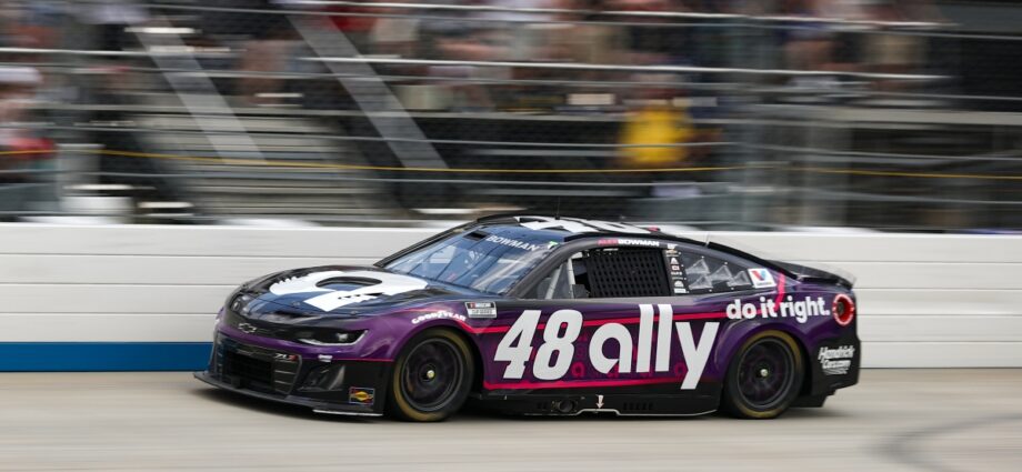 nascar-broadcast-misinterprets-alex-bowman-joke,-baffles-fans-with-cook-out-400-starting-position