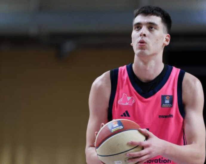 andrija-jelavic-officially-arrives-on-campus-at-kentucky