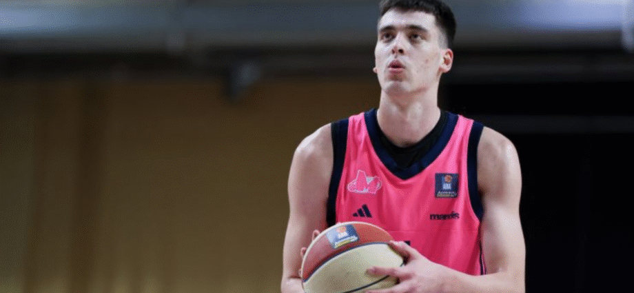 andrija-jelavic-officially-arrives-on-campus-at-kentucky
