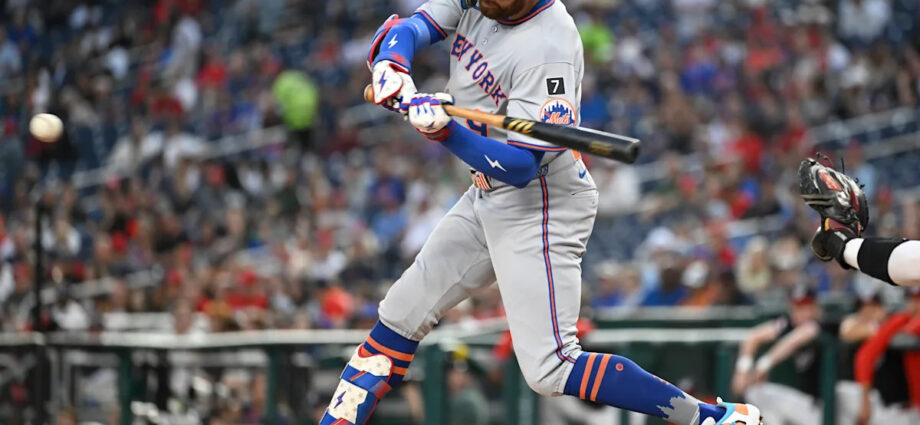 mets-left-fielder-brandon-nimmo-removed-in-2nd-inning-vs.-nationals-with-stiff-neck