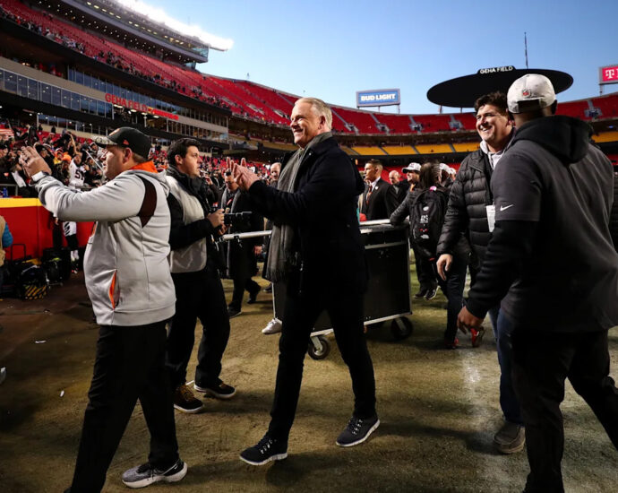 boomer-esiason-lays-out-lackluster-accomodations-for-bengals'-ring-of-honor-ceremony-in-october