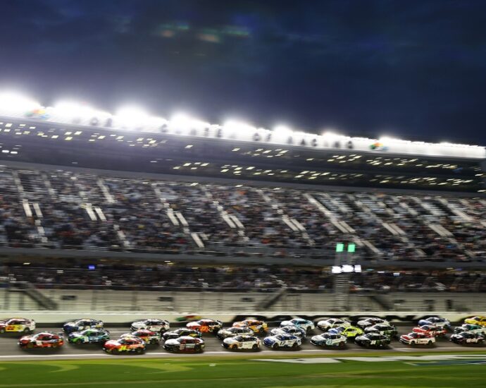 coke-zero-400-green-flag-delivered-by-troops-rappelling-from-helicopter-ahead-of-nascar-regular-season-finale