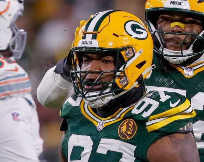 Cowboys land three-time Pro Bowler in Micah Parsons replace