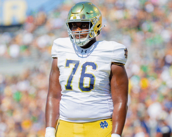 redshirt-freshman-making-first-career-start-for-notre-dame-at-right-guard-against-miami