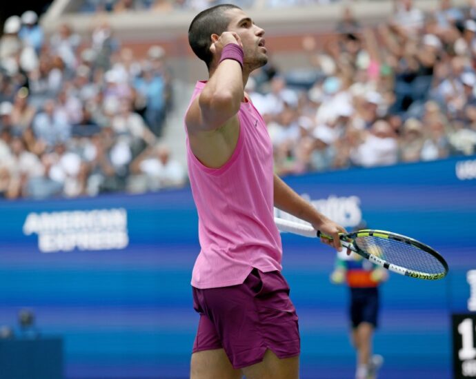 carlos-alcaraz-rolls-into-us-open-semifinals-with-highlight-filled-victory-over-jiri-lehecka