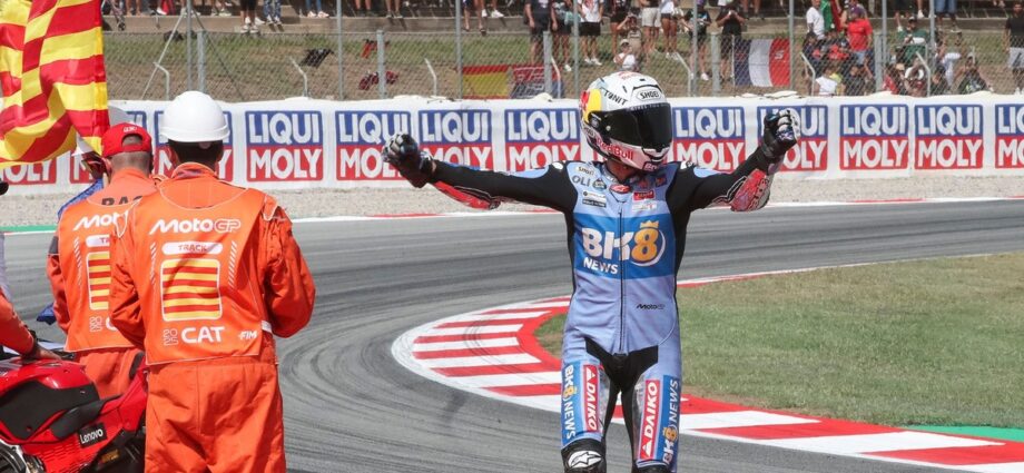alex-marquez-raised-middle-finger-at-turn-10-after-catalan-gp-victory