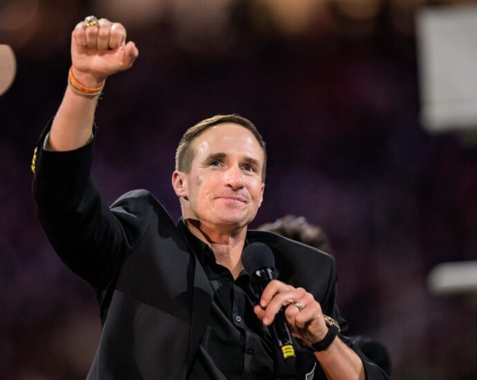 drew-brees-will-work-as-a-guest-analyst-for-fox-this-weekend