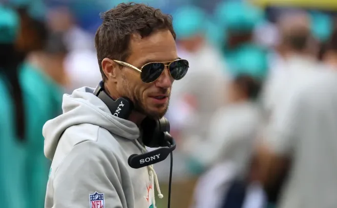 dolphins’-mike-mcdaniel-flags-nfl-over-controversial-no-call-on-josh-allen-fumble-vs.-bills