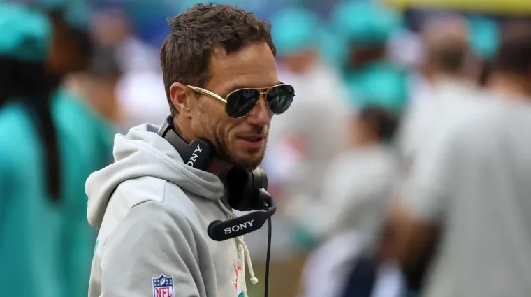 dolphins’-mike-mcdaniel-flags-nfl-over-controversial-no-call-on-josh-allen-fumble-vs.-bills