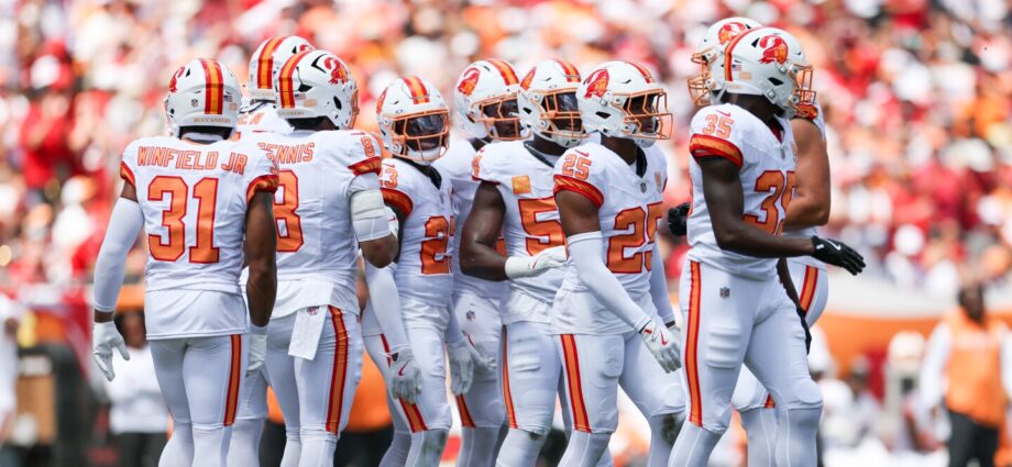 jamel-dean’s-pick-six-puts-bucs-up-20-6-at-halftime
