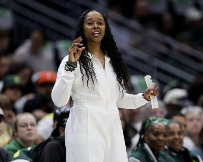 seattle-storm-announce-coach-noelle-quinn-will-not-return-in-2026
