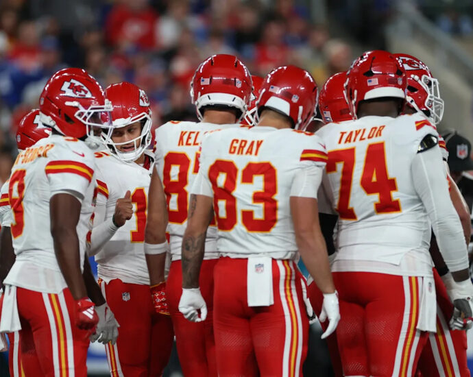 chiefs,-ravens-and-texans-were-thought-to-be-afc-playoff-locks.-why-are-all-3-struggling?