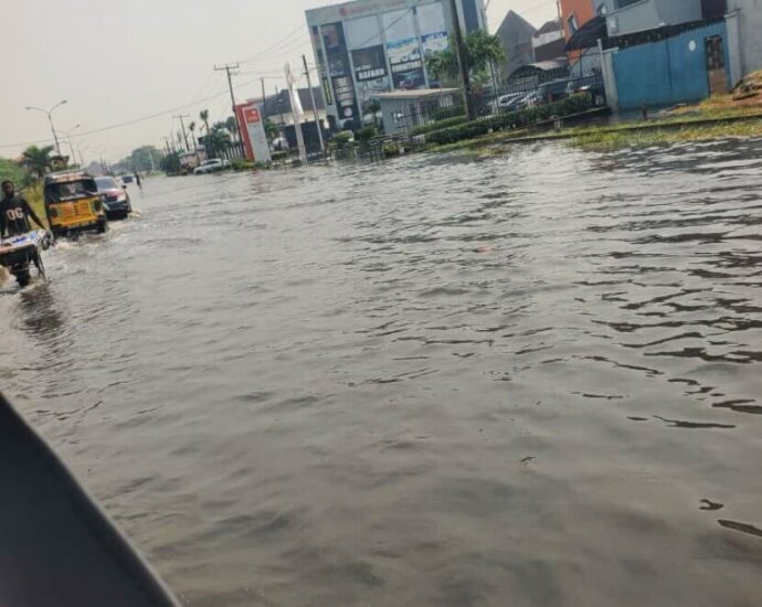 Heavy rainfall floods Lagos, residents fight to navigate streets