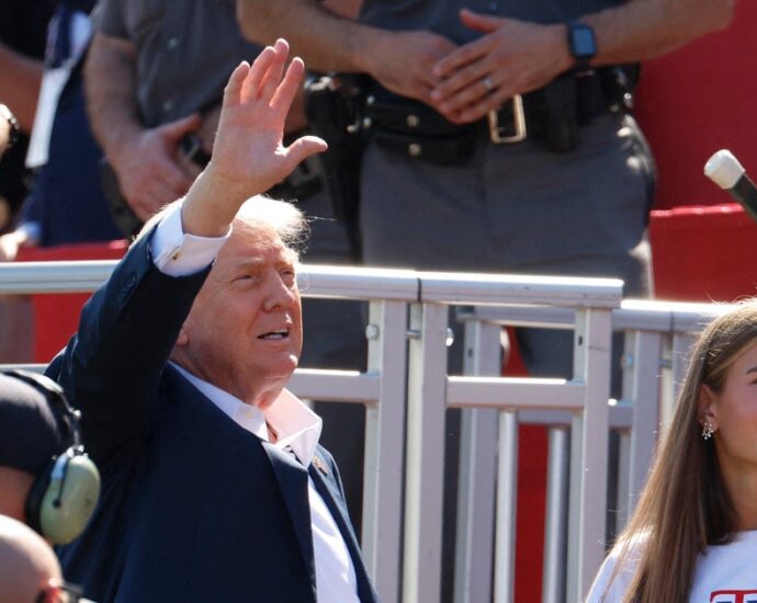 trump-attends-first-day-of-ryder-cup-to-boost-us.-team