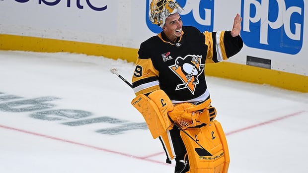 >-retired-marc-andre-fleury-receives-emotional-farewell-in-final-game-with-penguins