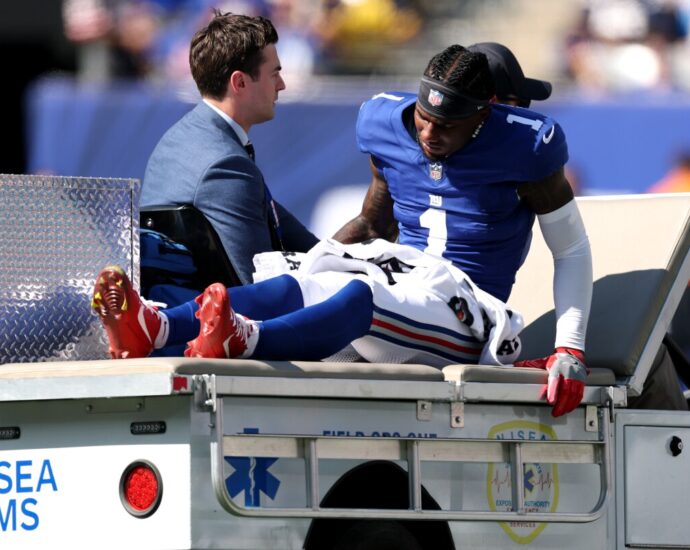 giants-hold-13-10-halftime-lead-after-losing-malik-nabers