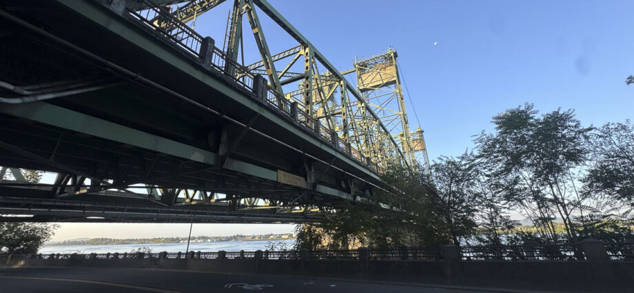 Idea: Federal funding for I-5 Bridge change challenge in jeopardy