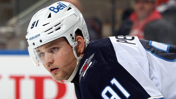 >-jets-forward-cole-perfetti-looks-back-at-‘manitoba-miracle’-game-7-goal-ahead-of-2025-26-regular-season