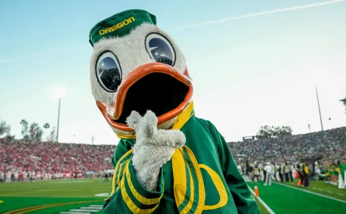 oregon-running-back-requests-redshirt-after-limited-role