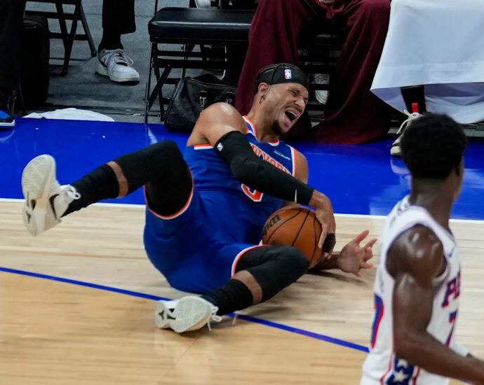 josh-hart-ejected-from-knicks’-preseason-game-after-slipping-to-court-and-throwing-ball