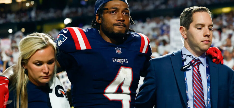 patriots-rb-antonio-gibson-reportedly-out-for-season-with-torn-acl-sustained-vs.-bills