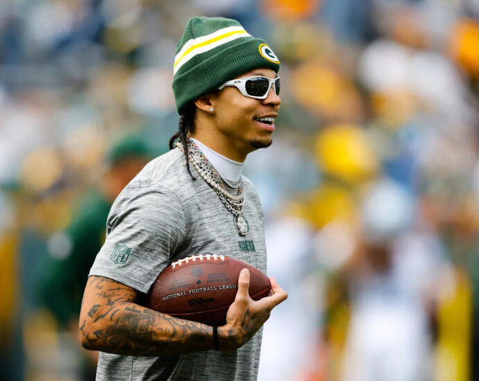 packers’-christian-watson-returns-to-practice-as-he-continues-comeback-from-torn-acl