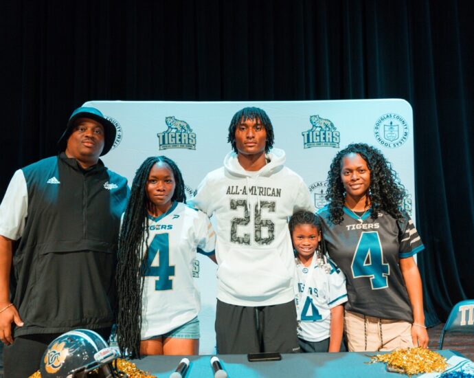 wide-receiver-aaron-gregory-honored-as-a-2026-navy-all-american