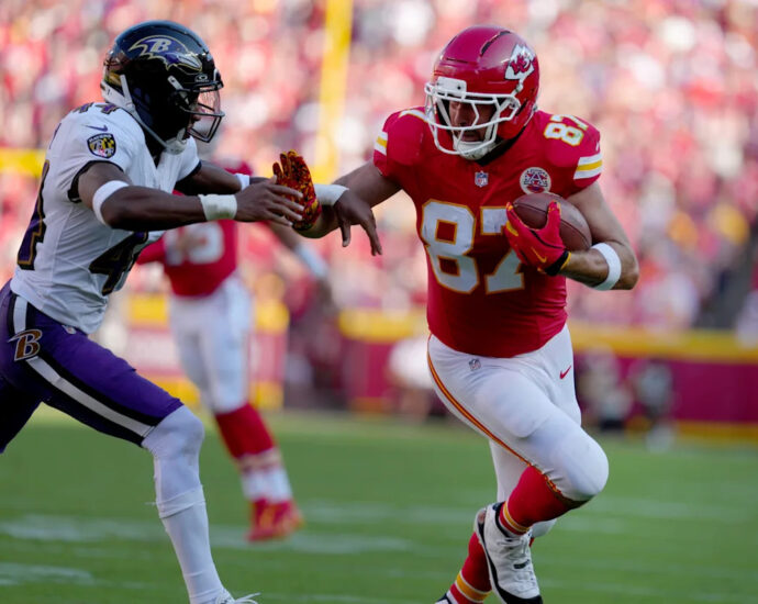 marlon-humphrey-and-patrick-ricard-—-but-not-lamar-jackson-—-back-on-practice-field-for-ravens