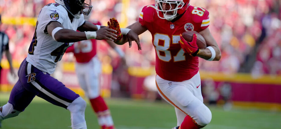 marlon-humphrey-and-patrick-ricard-—-but-not-lamar-jackson-—-back-on-practice-field-for-ravens