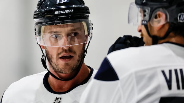 >-start-of-winnipeg-jets’-1st-season-with-jonathan-toews-on-roster-a-reminder-of-bond-between-player,-hometown