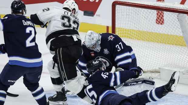 >-jets-notch-3-2-victory-over-kings-in-winnipeg