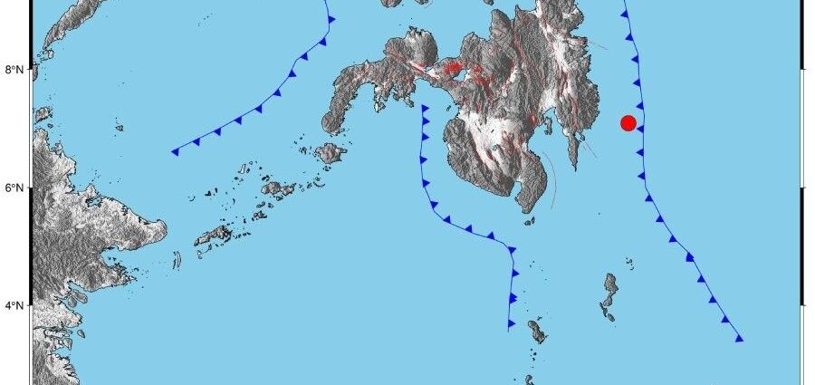 Magnitude 7.6 earthquake strikes off Davao Oriental flit