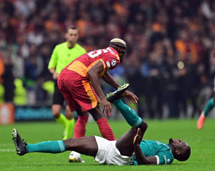 team-news:-nine-players-could-miss-liverpool-vs-man-united