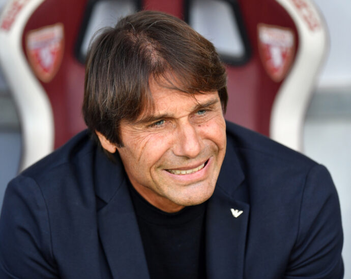 conte:-‘napoli-tried-too-hard-to-be-pretty,-gift-to-torino’