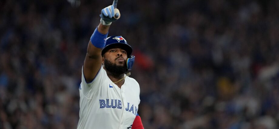 guerrero-hits-6th-postseason-homer-and-blue-jays-beat-mariners-6-2-to-force-game-7-of-alcs