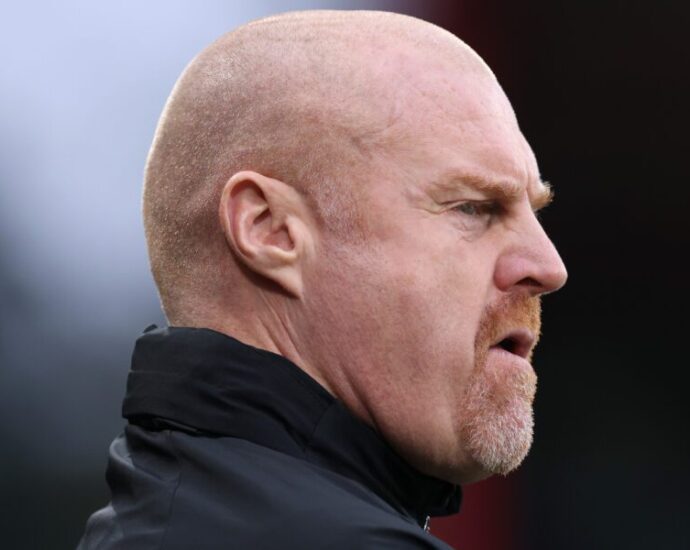sean-dyche-emerges-as-frontrunner-for-nottingham-forest-job-after-roberto-mancini-turns-down-offer